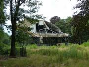 L'ancienne halle de ski a été partiellement démolie.