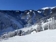 Vue depuis le Schmittental vers la piste Trassabfahrt et le Schmittenhöhe