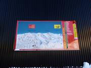 Panneau d'information dans la station de ski