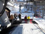 Le personnel est présent au télésiège.