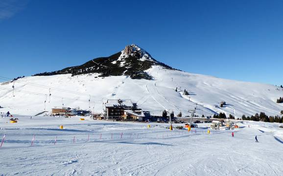 Skier près de Passo Lavazè