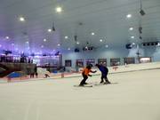Cours de ski dans le hall de ski Ski Egypt