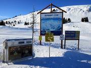 Signalisation avec plan des pistes dans le domaine skiable
