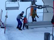 Les enfants sont volontiers aidés.