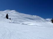 Vue sur le Klingenstock avec la piste Franz Heinzer