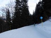 Balisage des pistes dans le domaine skiable de Jahorina
