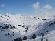 Vaste cuvette de montagne au Mont Vores