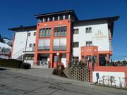 Le Schweizerhof à la station inférieure du téléphérique Hahnenkammbahn