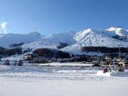 Vue sur le domaine skiable de Zuoz depuis le Nordic Center Sur En