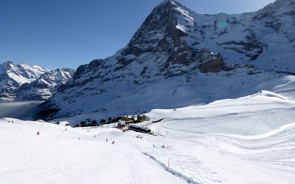 La plus haute gare aval dans la vallée de Lauterbrunnen – domaine skiable Kleine Scheidegg/Männlichen – Grindelwald/Wengen