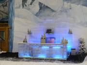 Bar de glace dans le hall de ski