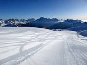 Préparation parfaite des pistes dans le domaine skiable San Pellegrino