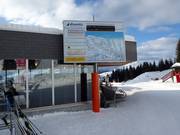 Panneau d'information à Caischavedra avec des informations actualisées