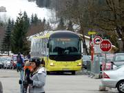 Le bus de ligne s'arrête également à la station de la vallée.