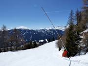 Installation d’enneigement sur la descente vers la vallée à destination de St. Michael