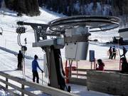 Personnel de service au téléski du terrain d'entraînement