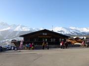 Jeranti's Restaurant, hôtel et bar