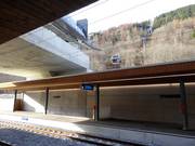 Le nouveau hub de transports publics à Fiesch : de la gare et du bus à la télécabine, sans barrières