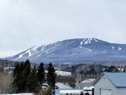 Vue depuis la route 138 sur le domaine skiable Mont-Sainte-Anne