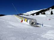Tapis roulant avec piste d'entraînement à côté de Berta's Kinderland à Fiss
