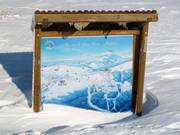 Panneau d'information dans la station de ski