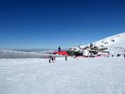 Pente d'entraînement avec tapis roulants à la Base Area