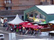 Platzhirsch-Alm à la station inférieure de la Planai