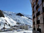 Vue d'Andermatt sur le domaine skiable