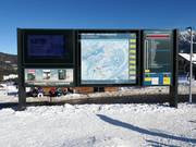 Panneau d'information à la station intermédiaire