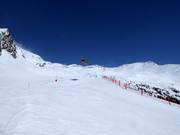 Vue depuis la station intermédiaire vers les pistes de haute altitude