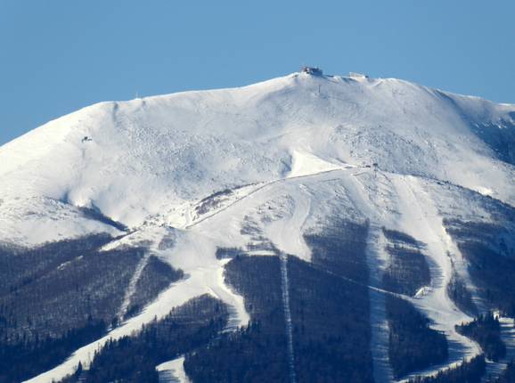 Vue sur les pistes au sommet Bjelašnica