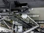 Des canons à neige au plafond produisent la neige.