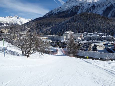 Alpes de l'Albula: Accès aux domaines skiables et parkings – Accès, parking St. Moritz – Corviglia