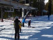 Assistance pour l'embarquement au téléski