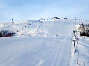 Vue sur la pente fraîchement préparée le matin