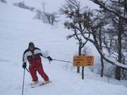 Des petits panneaux indiquent le chemin