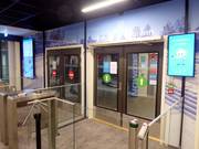 Accès aux pistes de ski de fond dans la halle de ski SNØ