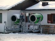 Canons à neige à la station de vallée