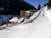 Hébergements le long de la piste de descente vers la vallée