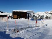 Court tapis roulant à la station supérieure du Sonnenkopfbahn