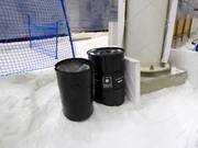 Conteneur de collecte des bouteilles consignées dans le hall de ski