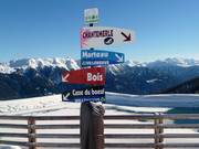 Panneaux d'information dans le domaine skiable