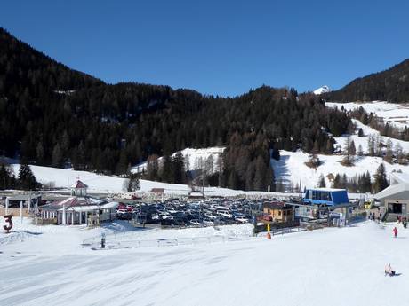 Col de Resia (Reschenpass): Accès aux domaines skiables et parkings – Accès, parking Nauders am Reschenpass – Bergkastel