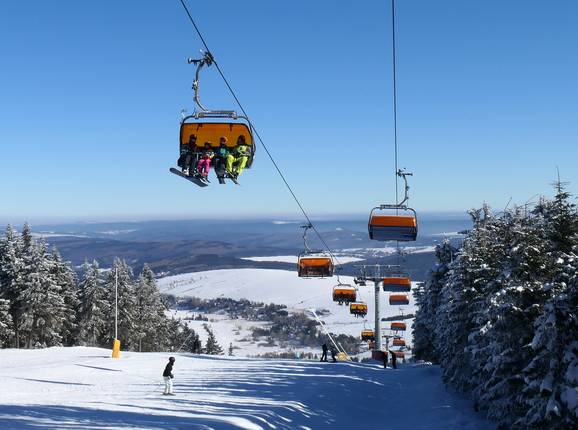 Dámská - 4 places | Télésiège rapide (débrayable) avec capots de protection et sièges chauffants
