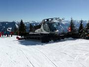 La dameuse attend son intervention