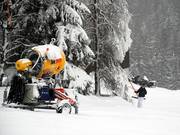De nombreux canons à neige garantissent des pistes enneigées.