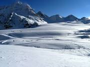 Vue sur la piste de ski de fond d'altitude au glacier du Pitztal