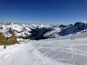 Depuis les pistes, une vue à couper le souffle s’ouvre sur les montagnes du Zillertal et du Tux.