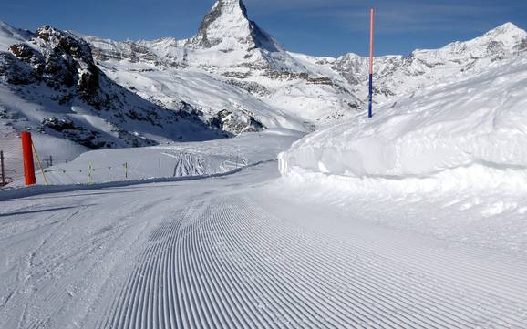 Préparation des pistes Zermatt-Matterhorn – Préparation des pistes Zermatt/Breuil-Cervinia/Valtournenche – Matterhorn (Le Cervin)