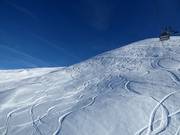 Terrain de poudreuse au Bräma Jet